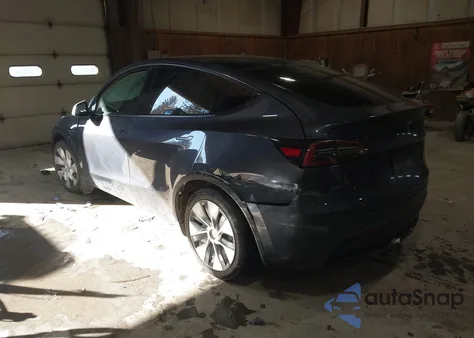 2021 Tesla Model Y Long Range Dual Motor All-Wheel Drive z USA, uszkodzony, nr VIN 5YJYGDEE9MF239614